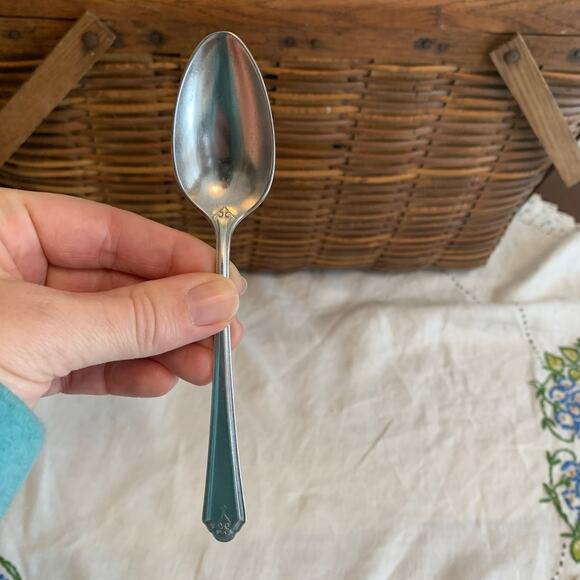Antique Nancy Dean Silverplate Teaspoon By Wallace Silver 1930 Discontinued - Picture 5 of 10